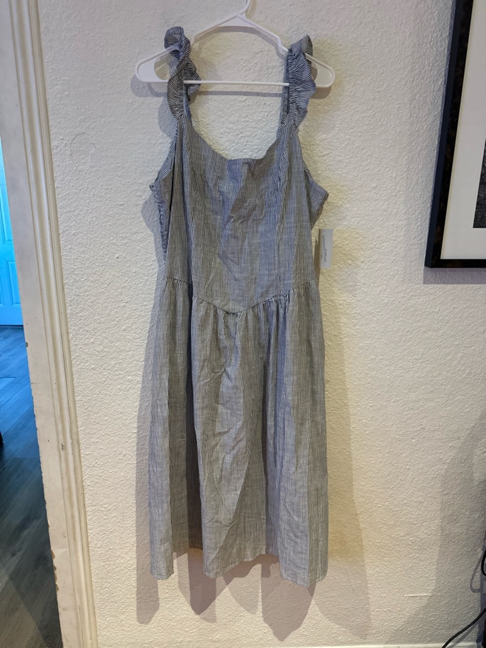 Universal Thread Blue and White Striped Midi Dress wrinkly